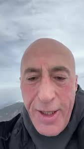 Bashkëbisedim vëllazëror me bashkëluftëtarin nga UÇK, Shkelzen Fetahaj,  koleg shumëvjeçar në Aleancë. E falënderova për angazhimin e tij në mërgatë  dhe për kontributin e vazhdueshëm në Aleancën për Ardhmërinë e Kosovës. Çdo