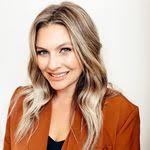 Jenny Tilley's Instagram, Twitter & Facebook