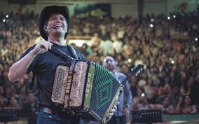 Consentido de dios realvamusic +523333073293 contacto@realvamusic.com no dejen su vida d rockstar x nadie,mejor encuentren con quien. Festeja Remmy Valenzuela El Amor En Chihuahua El Heraldo De Chihuahua Noticias Locales Policiacas De Mexico Chihuahua Y El Mundo