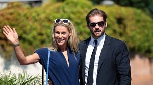 Gizeh will be the last solution michelle hunziker wearing stylish high heeled sandals leaving enough space for her protruding bunions. Familienplanung Moderatorin Michelle Hunziker Mochte Ein Drittes Kind Nitelife Noen At
