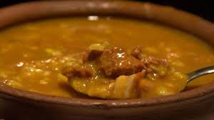Sumar la falda trozada, las patitas de cerdo, y los chorizos en rodajas. Como Hacer Un Locro Bien Tucumano Este 25 De Mayo Tucuman El Tucumano