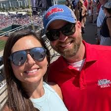 Courtney Head's Instagram, Twitter & Facebook