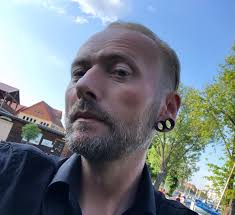 What is the wall thickness of a 2021 27ft Wave Glider pontoon?