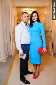 Мила нитич (настоящее имя людмила нитичук) родилась 26 сентября 1990 года в селе старая синява, хмельницкой когда миле нитич исполнилось шестнадцать, она начала работать с. Pokaz Helenber V Otele Fairmont Jetsetter