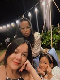 Chung cảnh ngộ mẹ bầu: Phạm Quỳnh Anh có dấu hiệu 'phá nét', mặt tròn, mũi  nở to cận kề ngày 'vượt cạn'