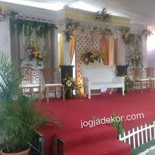 Untuk itu anda perlu mendiskusikannya dengan pasangan. Dekorasi Pernikahan Wedding Gedung Jogja Yogyakarta Mulai 3 5 Juta Jogja Dekor Jasa Dekorasi Pernikahan Wedding Gathering Yogyakarta