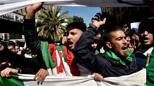 The capital and largest city is algiers, located in the far north, on the mediterranean coast. Le Tour De Passe Passe Algerien L Express