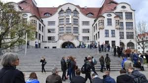 Schiesserei 17 tote bei amoklauf in erfurter schule. Schulen Erfurter Gymnasium Erinnert An Amoklauf Vor 15 Jahren Bildung Sz De