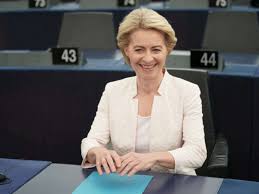 Ursula von der leyen was born on october 8, 1958 in ixelles, brussels, belgium as ursula albrecht. Ursula Von Der Leyen So Viel Verdient Die Eu Kommissionsprasidentin Geld