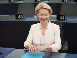 ˈʊʁzula fɔn deːɐ̯ ˈlaɪən (); Ursula Von Der Leyen So Viel Verdient Die Eu Kommissionsprasidentin Geld