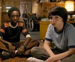 Cosas Raras Stranger Things On Instagram Lucas And Mike Stranger Things 1 Still Photo An Stranger Things Kids Lucas Stranger Things Stranger Things Mike