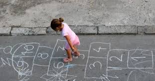 El juego es importante para el desarrollo saludable del cerebro. Actividades Y Juegos Populares Para Verano