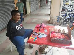 Rapidkl cheras (ph2) lrt station kuala lumpur • rapidkl cheras (ph2) lrt station kuala lumpur photos • rapidkl cheras (ph2) lrt station kuala lumpur location • Man Born With No Arms Selling Nasi Lemak At Cheras Lrt Station Everydayonsales Com News