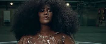 Bm c j'me fais du mal depuis des années em g la main sur les yeux. La Chanteuse Yseult Se Met A Nu Dans Le Clip De Corps Video