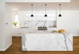 Dosseret Et Plan De Travail Marbre Pour La Cuisine 80 Idees Cuisine Grise Et Blanche Cuisines Design Decoration De Cuisine Rustique