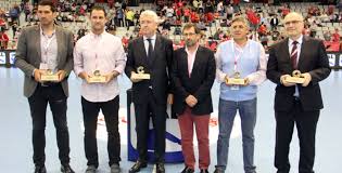 El cangas frigoríficos del morrazo anunció este miércoles el fichaje del portero diego moyano, quien se encontraba sin equipo y se ha comprometido con la entidad gallega hasta final de la presente temporada. Juanin Garcia Jose Angel Delgado Diego Moyano Y El Barcelona Premios Cope En Los 25 Anos De La Asobal Actualidad Cope