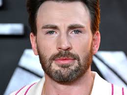 Chris Evans called out after explaining bomb photo amid Israel-Palestine  war