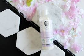 Apply the soap on dry face using the sponge, avoiding eye and lips area, massage gently. Review Natura Siberica Moisturising Cleansing Milk