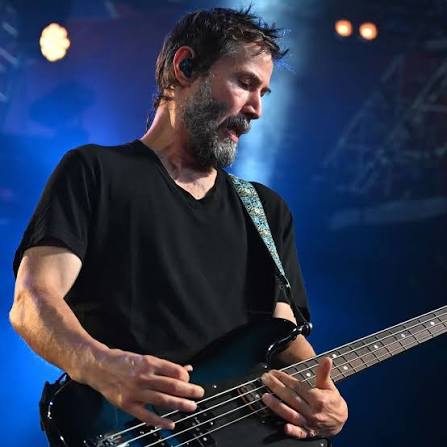 Keanu on bass