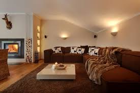 Un ingresso, un soggiorno con angolo cottura e balcone con bellissima vista, una camera da letto matrimoniale con balcone, una cameretta, un bagno con vasca e lavatrice ed un secondo bagnetto con doccia. Appartamenti E Case Vacanze A Dobbiaco Da 18 Hundredrooms