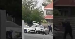 Un nouveau campement de migrants installé à paris avec l'aide de plusieurs associations. Video Nouvelle Zelande Les Images De L Arrestation Du Tireur