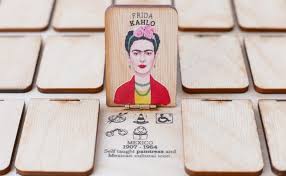 Y ahora que comiencen los juegos. Nuevo Juego De Mesa Pregunta Quien Es Ella Para Destacar A Mujeres Famosas De La