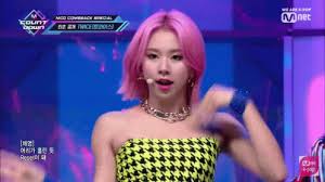 Celebrity colorist denis de souza breaks down how to get sombré hair and keep up maintenance. Chaeyoung Twice Gif Chaeyoung Twice Hair Flip Discover Share Gifs