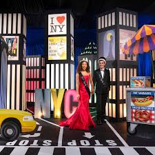 Whether you're having a mardi gras party or chinese new year, our party supplies have you covered. City Event Theme New York City Themed Party And More Stumps Party