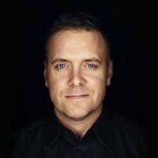 thekellydent 🖋 Editor & Writer (@thekellydent)