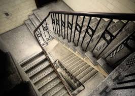 La profession exige également une certaine autorité et honnêteté, le syndic de copropriété étant régulièrement amené à agir en médiateur sur divers types de en france, l'exercice de la profession de syndic de copropriété nécessite la détention d'une carte professionnelle, renouvelable tous les. Tableau Electrique Dans Les Parties Communes