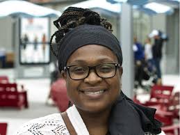 Shoppers brave snarled traffic to get deals at Tanger grand opening