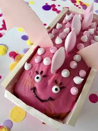 Vorschau zu der kleine drache kokosnuss. Einfacher Drachenkuchen Back Dein Lieblingsbuch Juli 2020 Backen Mit Minis