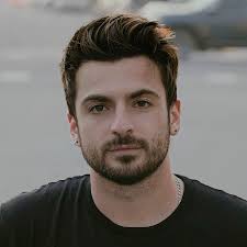 Alec Chambers's Instagram, Twitter & Facebook