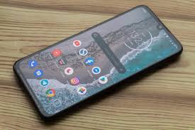 Motorola One Zoom review – Unusual ...