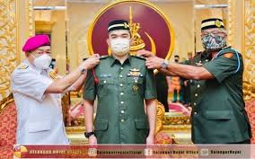 Here you will find one or more explanations in english for the word leftenan. Bernama Sultan Selangor Berkenan Ke Majlis Pemakaian Kenaikan Pangkat Raja Muda