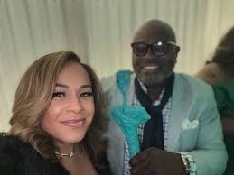 livingwd and @drbillwinston are praying for our men and women who are  called to protect and serve our communities🙏🏽 @melody_winston  @chicagopolicedepartment