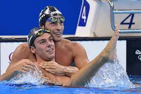 Con lui sul podio il compagno di nazionale e di allenamenti gabriele detti. Olimpiadi Di Rio 2016 La Gara E L Abbraccio Fra Gregorio Paltrinieri E Gabriele Detti Corriere It