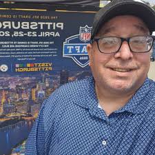 The Sally and Howard Levin Clubhouse hosted a warm and welcoming Passover  Seder, bringing together members of all backgrounds to celebrate freedom,  tradition, and community. From reading the Haggadah to sharing a