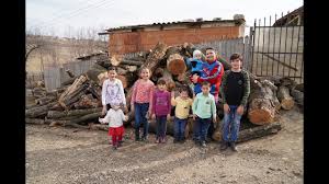 Mii de metri cubi de lemne fără acte au fost găsite intr. 10 Metri Cubi De Lemne Pentru 10 Copii Youtube