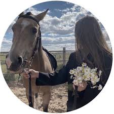 𝙰𝚅𝚃𝙰𝚁𝚂 in 2021 horse girl photography black girl art girl hiding face