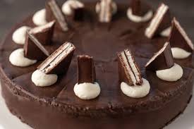 Kinder Pingui Torte Chocolate Cake Schokoladentorte Mit Sahnecreme Sallys Blog In 2020 Kuchen Und Torten Rezepte Kuchen Und Torten Sahnecreme