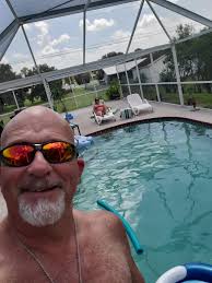 Hey there! Michelle (54), from Florida.. I hope everyone is living & loving  life ❣️