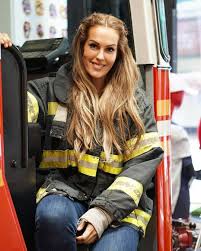 Feuerwehrfrau Narten86 Bei Der New Yorker Feuerwehr Fdny Female Firefighter Girl Firefighter Firefighter Pictures