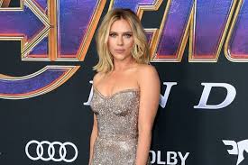 Independente, voltada para a carreira e atraente. Wajah Scarlett Johansson Berlumuran Slime Setelah Terima Penghargaan Generation Awards