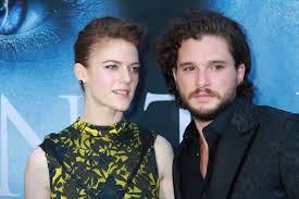 Christopher catesby harington (born 26 december 1986), known professionally as kit harington, is an english actor and producer. Kit Harington Hat Seiner Frau Das Ende Von Game Of Thrones Gespoilert Nw De
