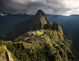 Located in the heart of the peruvian andes, the sacred inca citadel built around 1450 and discovered in 1911, still hides enigmas and mysteries about its real purpose, which continue to be hidden to this day and which arouse the interest of both visitors and archaeologists from all over the world. Machu Picchu Die Alte Inkastadt In Peru Ist Immer Eine Reise Wert