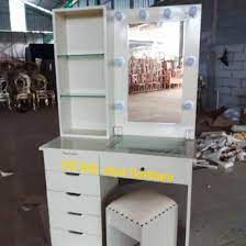 Meja rias adalah furniture yang biasa di letakkan di dalam kamar, yang biasa di gunakan untuk lampu tersebut nempel pada kaca yang kemudian di colokkan dengan sambungan kabel listrik. Jual Produk Meja Rias Lampu Minimalis Termurah Dan Terlengkap Juni 2021 Bukalapak