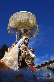 Sobre el inicio del culto de la virgen se puede encontrar una variedad de mitos. Virgen Del Carmen Paucartambo Peru Photograph By James Brunker