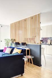 L Amenagement D Une Cuisine Semi Ouverte Grace A Une Claustra En Bois Planete Deco A Homes World Cuisine Semi Ouverte Decoration Salon Claustra