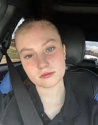 I like to see pic edits🤷‍♀️ Edit to add** I can't photoshop, I just like  to see what others can do with photoshop and have a few pics I want  photoshopped 🙂🙂 |